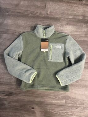 The North Face women’s Green Sherpa Quarter-Zip Yumiori XS